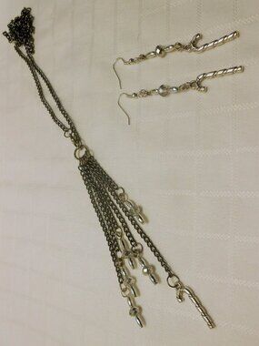 No 75 Handmade set with a pretty festive necklace and earrings
